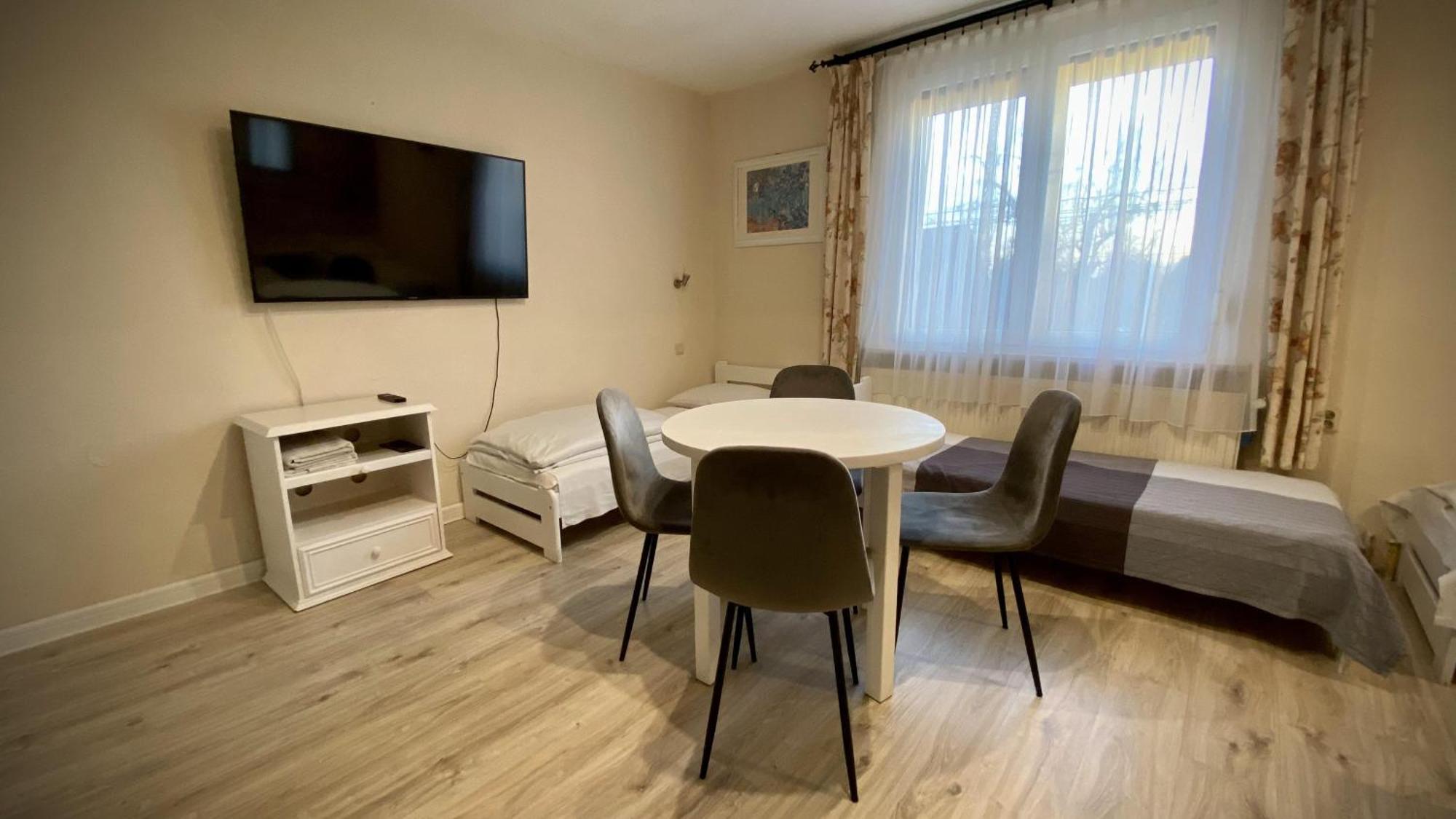Villa Pod Orzechem W Zaniemyslu Экстерьер фото