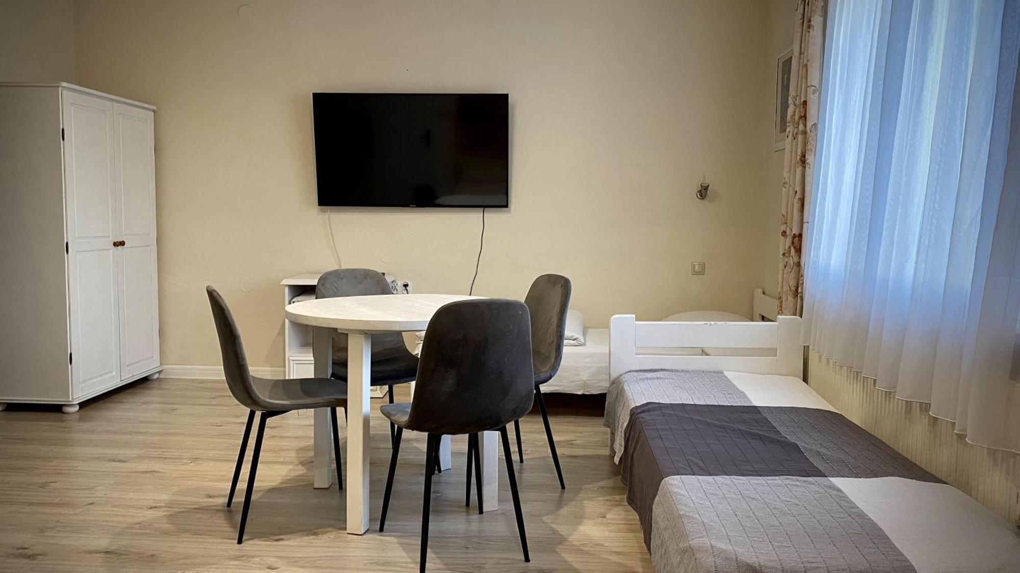 Villa Pod Orzechem W Zaniemyslu Экстерьер фото