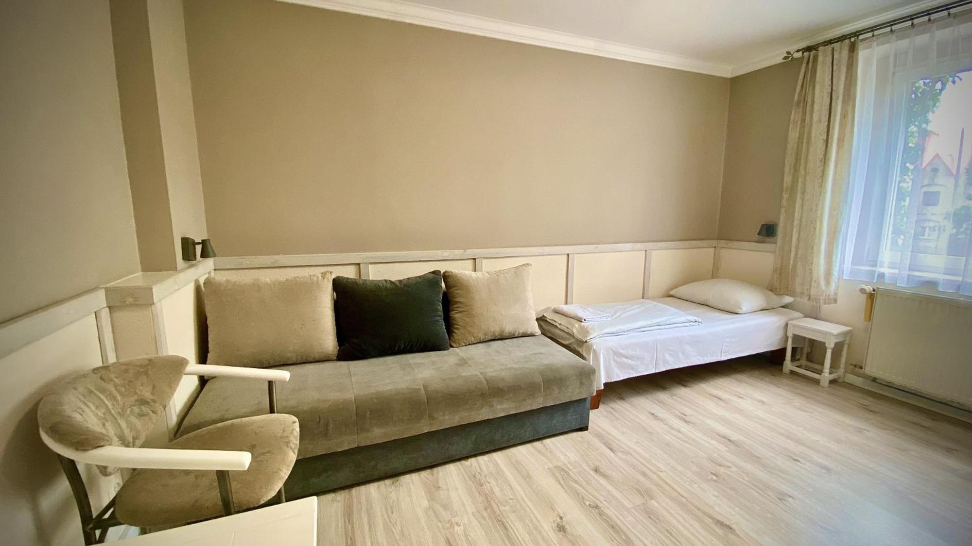 Villa Pod Orzechem W Zaniemyslu Экстерьер фото