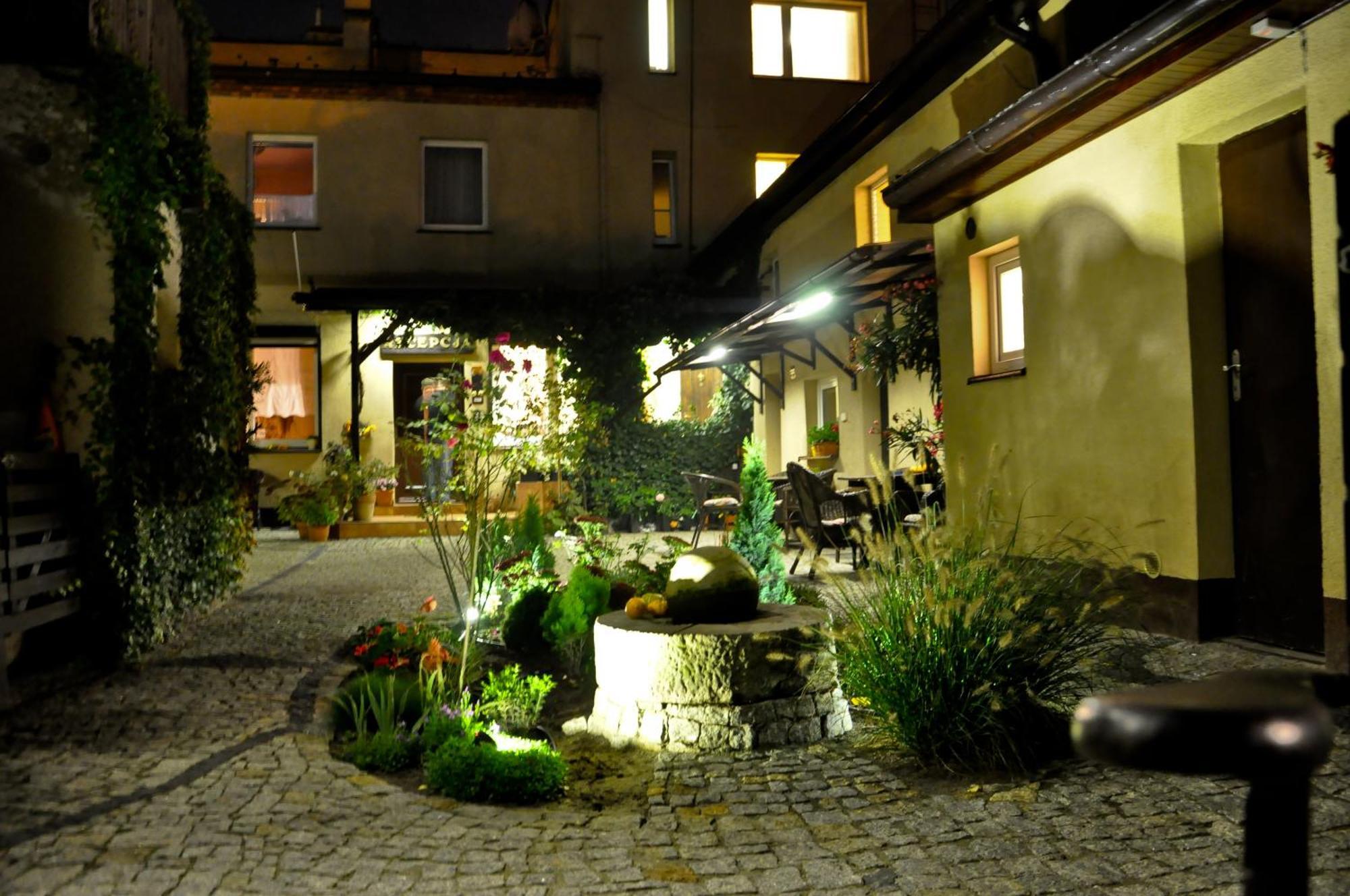 Villa Pod Orzechem W Zaniemyslu Экстерьер фото