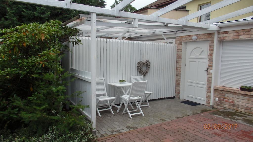 Villa Pod Orzechem W Zaniemyslu Экстерьер фото